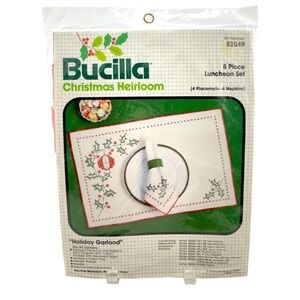 Bucilla Christmas Heirloom Holiday Garland Placemats Napkins VTG NIP Kit 82049